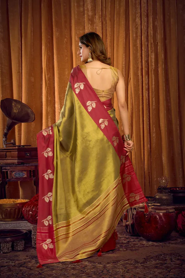 Orange_Soft_Tissue_Contrast_Border_Saree_With_Zhallar_For_Women