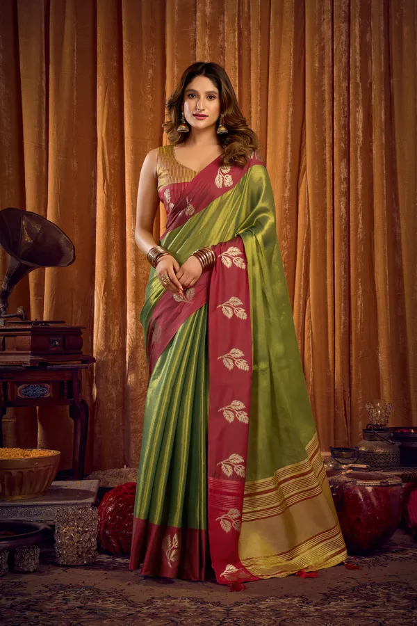 Green_Soft_Tissue_Contrast_Border_Zhallar_Saree_For_Women