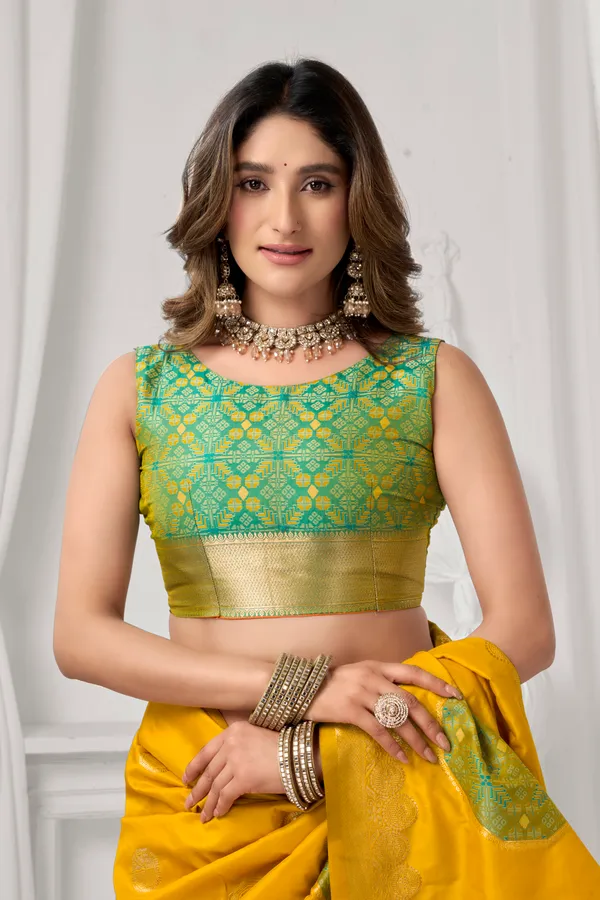 Yellow_Soft_Silk_Saree_With_Fancy_Pumpum_For_Women