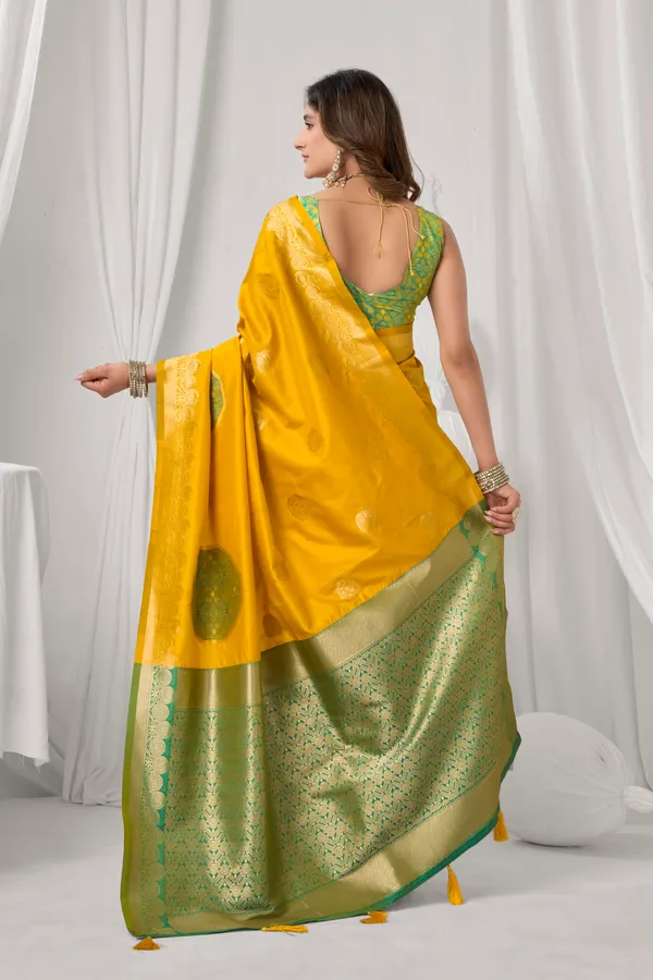 Yellow_Soft_Silk_Saree_With_Fancy_Pumpum_For_Women