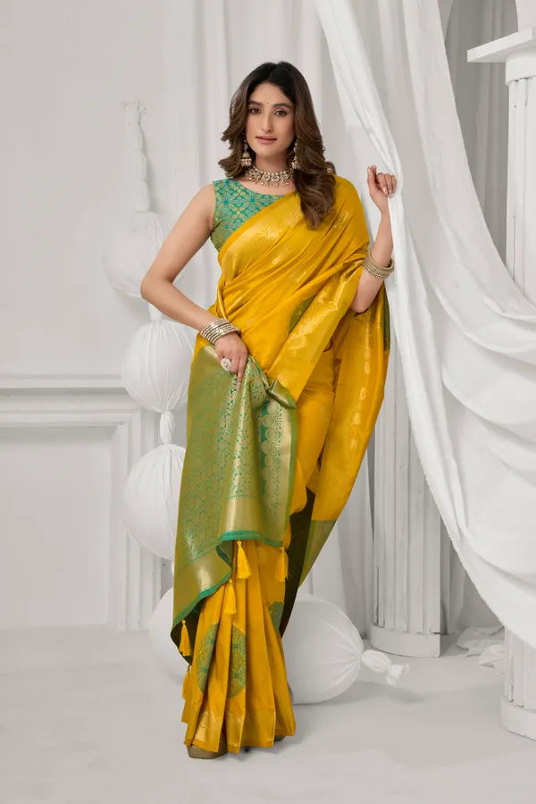 Yellow_Soft_Silk_Saree_With_Fancy_Pumpum_For_Women
