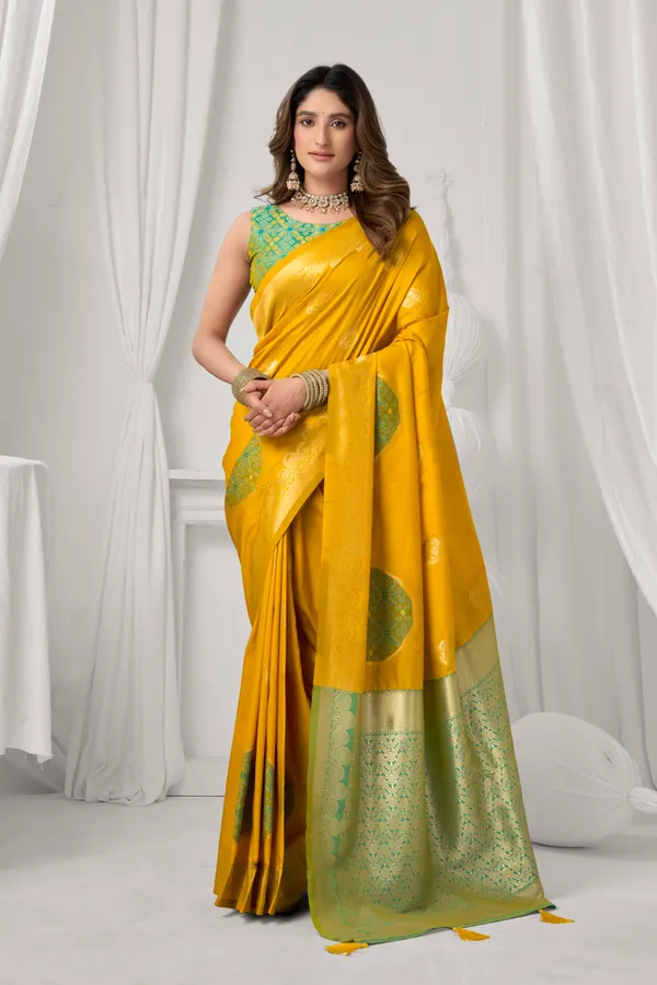 Yellow_Soft_Silk_Saree_With_Fancy_Pumpum_For_Women
