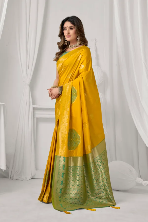 Yellow_Soft_Silk_Saree_With_Fancy_Pumpum_For_Women