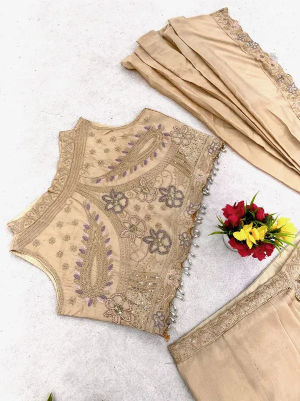 Beige_Heavy_Crepe_Golden_Embroidered_Saree_With_Blouse_For_Women