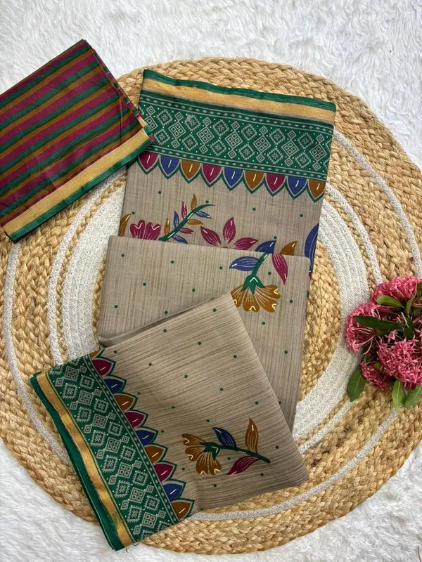Beige_Cotton_Floral_Print_Saree_With_Green_Border_For_Women