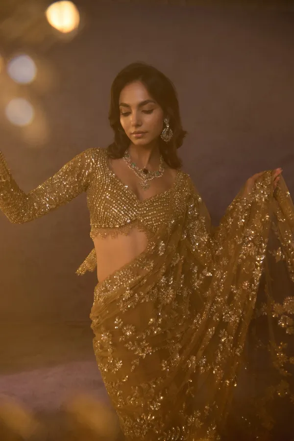 golden_celebrity_saree