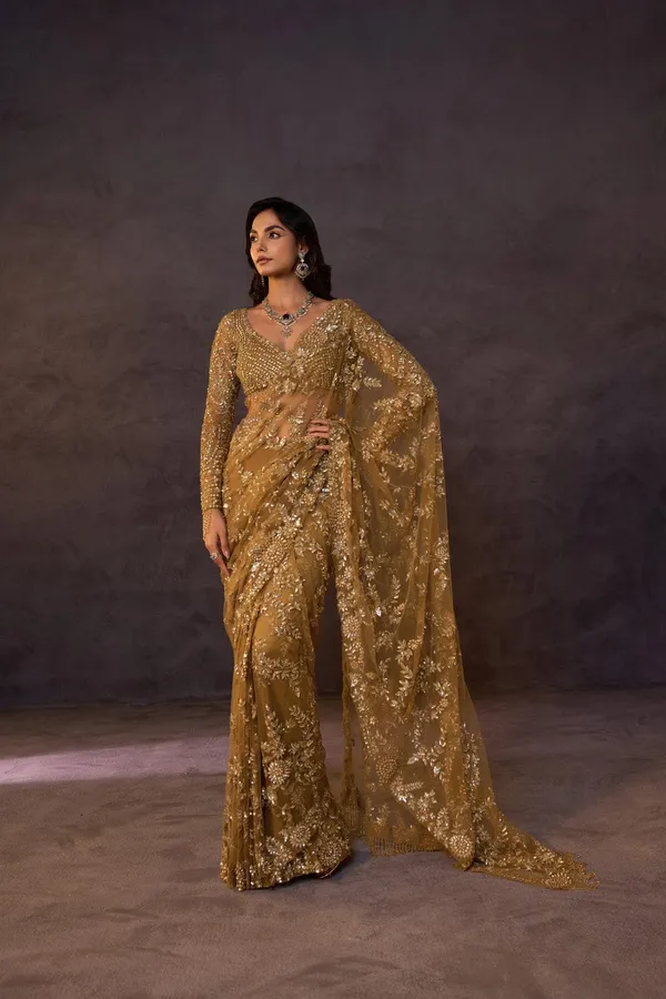 golden_celebrity_saree