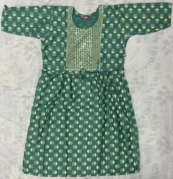 Green_Rayon_Gathered_Baby_Feeding_Kurti_For_Women