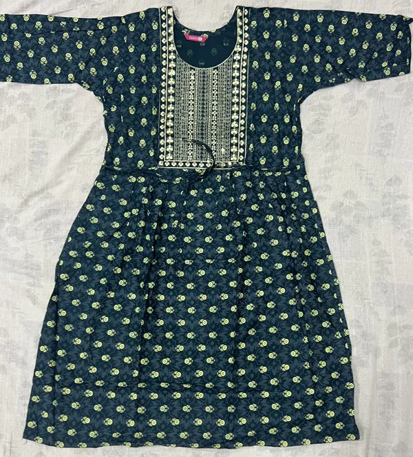 Dark_Green_Rayon_Gathered_Floral_Print_Feeding_Kurti_For_Women
