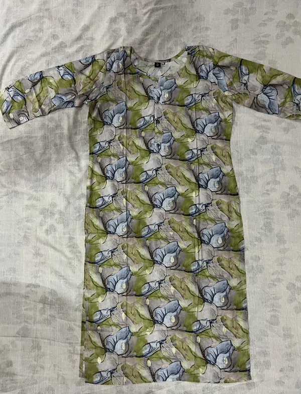 Multicolor_Rayon_Straight_Foil_Printed_Kurti_For_Women