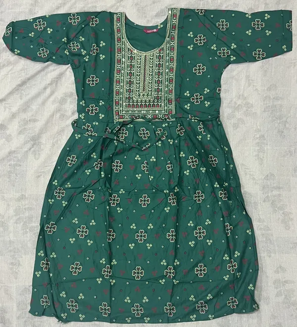 Green_Rayon_Floral_Gathered_Baby_Feeding_Kurti_For_Women