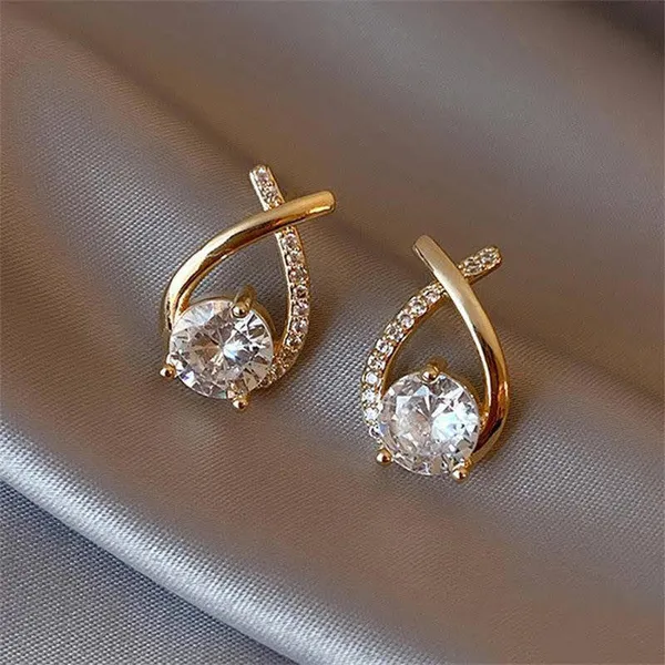 Elegant_Gold-Plated_Crystal_Stud_Earrings