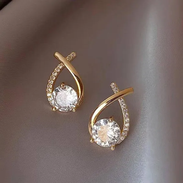 Elegant_Gold-Plated_Crystal_Stud_Earrings