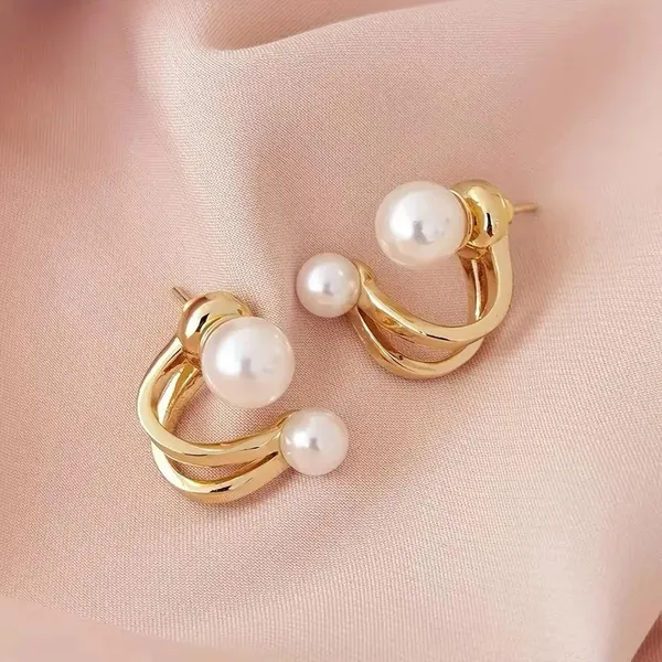 Elegant_Pearl_Gold_Hoop_Earrings