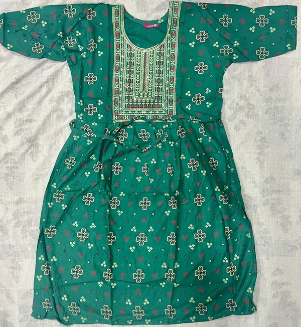 Green_Rayon_Floral_Gathered_Baby_Feeding_Kurti_For_Women