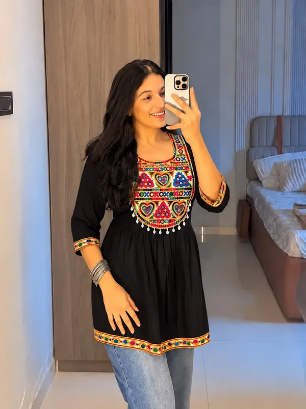 Gamthi_Utsav_2.0_–_Festive_Short_Top