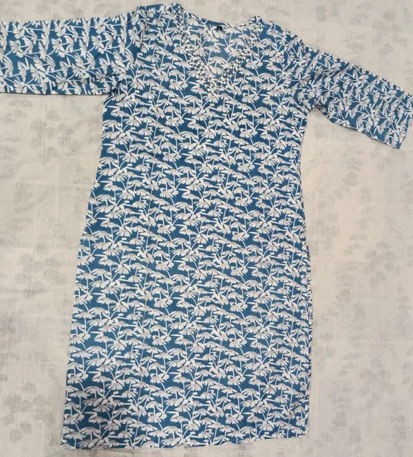 Blue_Poly_Cotton_Straight_Printed_Long_Kurti_For_Women