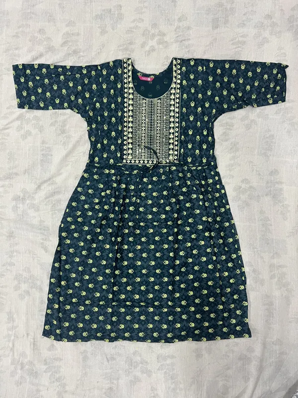 Dark_Green_Rayon_Gathered_Floral_Print_Feeding_Kurti_For_Women