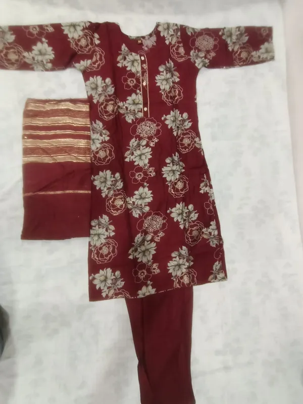 Maroon_Vatican_Foil_Printed_Kurti_With_Top_Bottom_&_Dupatta_For_Women