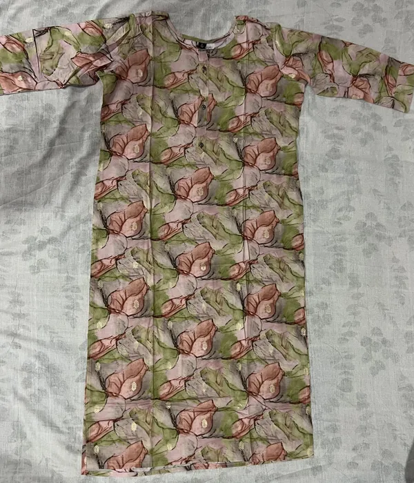 Multicolor_Rayon_Straight_Foil_Printed_Kurti_For_Women