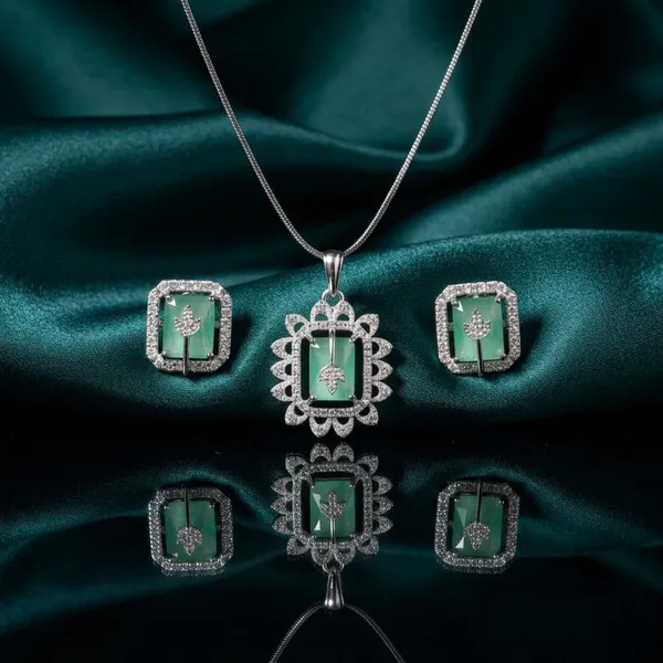 Emerald_Green_Crystal_Pendant_Set_For_Women