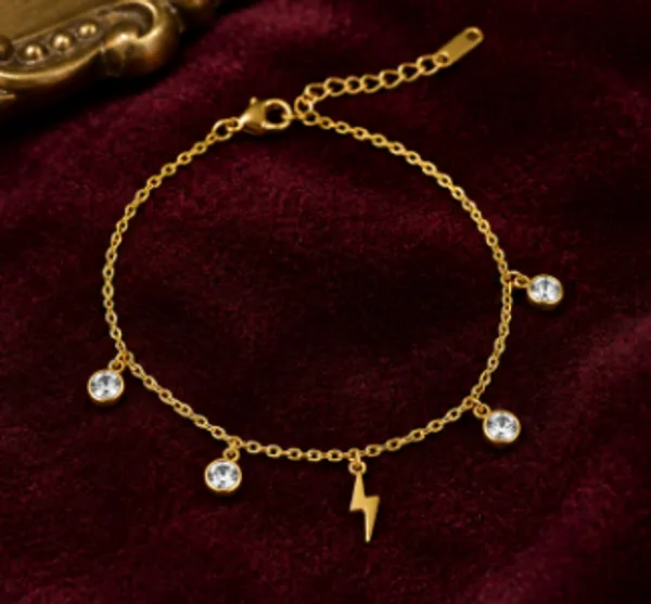 Royal_Gold_Plated_Charm_Bracelet_for_Women