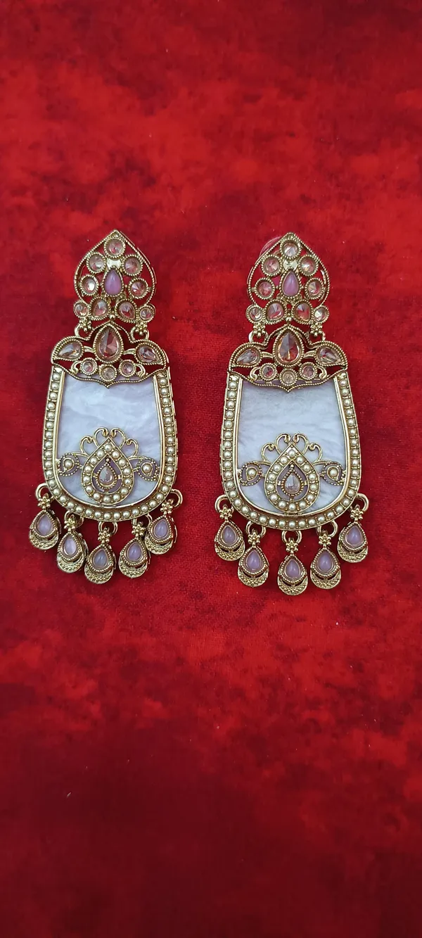 The_Royal_Luxury_Alloy_Earrings_For_Women