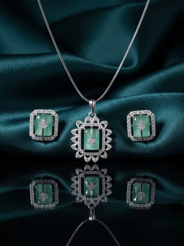 Emerald_Green_Crystal_Pendant_Set_For_Women