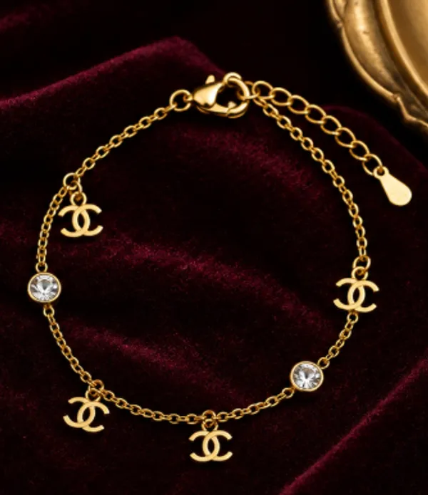 Royal_Gold_Plated_Charm_Bracelet_for_Women