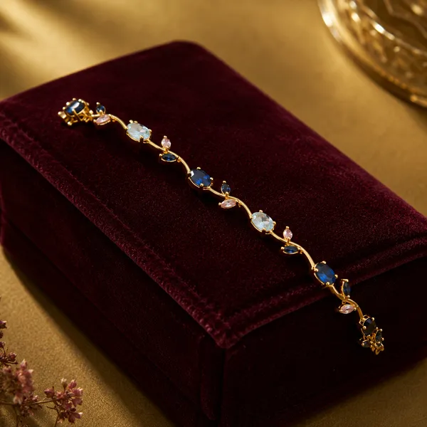 Royal_Gold_Plated_Charm_Bracelet_for_Women