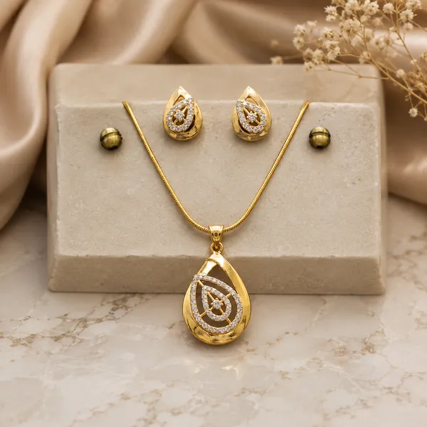 Gold_Luxury_Pendant_Set_for_Women