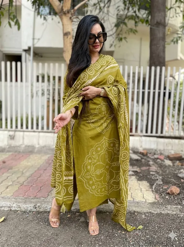 Bandhani_Mul_Cotton_Sets_Embroidered_Neckline_With_a_Beautiful_Kurta_And_Dupatta_Set_And_Cotton_Pants_