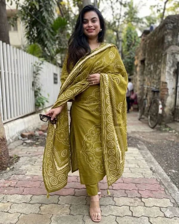 Bandhani_Mul_Cotton_Sets_Embroidered_Neckline_With_a_Beautiful_Kurta_And_Dupatta_Set_And_Cotton_Pants_