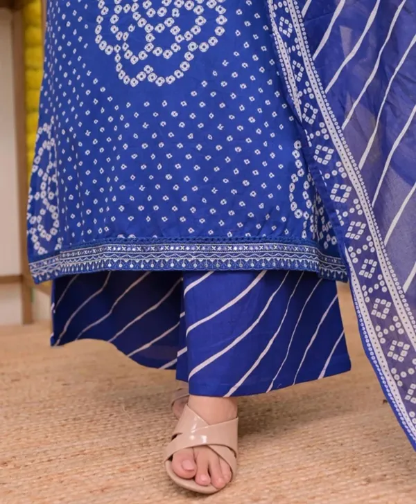 Blue_Cotton_Bandhani_Print_Straight_Kurta_Set_with_pocket_in_kurta_for_Women