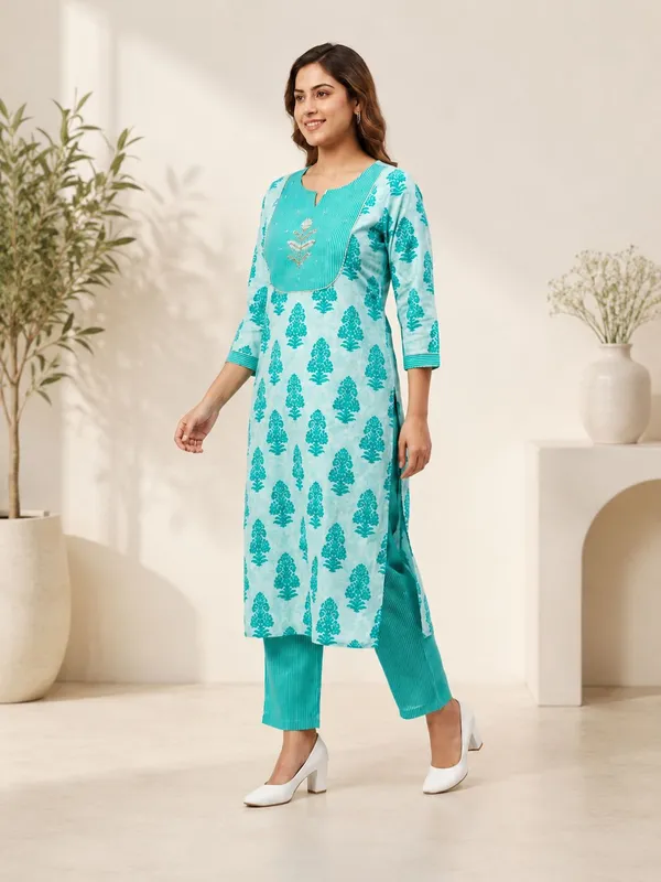 Turquoise_Cotton_Floral_Block_Print_Straight_Kurta_Set_For_Women