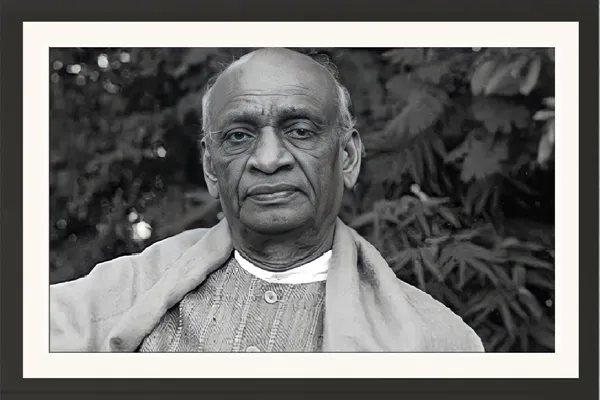 Sardar_Vallabhbhai_Patel_Traditional_Portrait_Without_Glass_|_Regional_Roots_Tribute_Frame