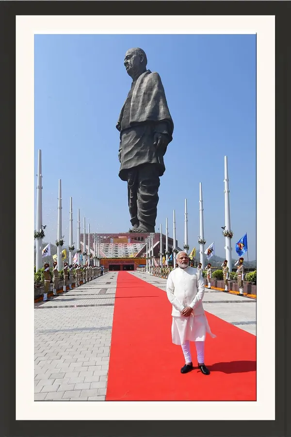 Narendra_Modi_Photo_Frame_Without_Glass_–_Statue_of_Unity_Wall_Art,_Red_Carpet_Moment