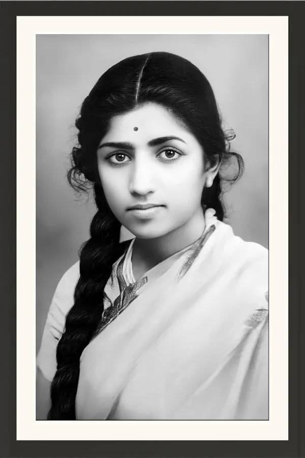 Young_Lata_Mangeshkar_Photo_Frame_Without_Glass_–_Young_Portrait_Alternate_Pose_Wall_Hanging