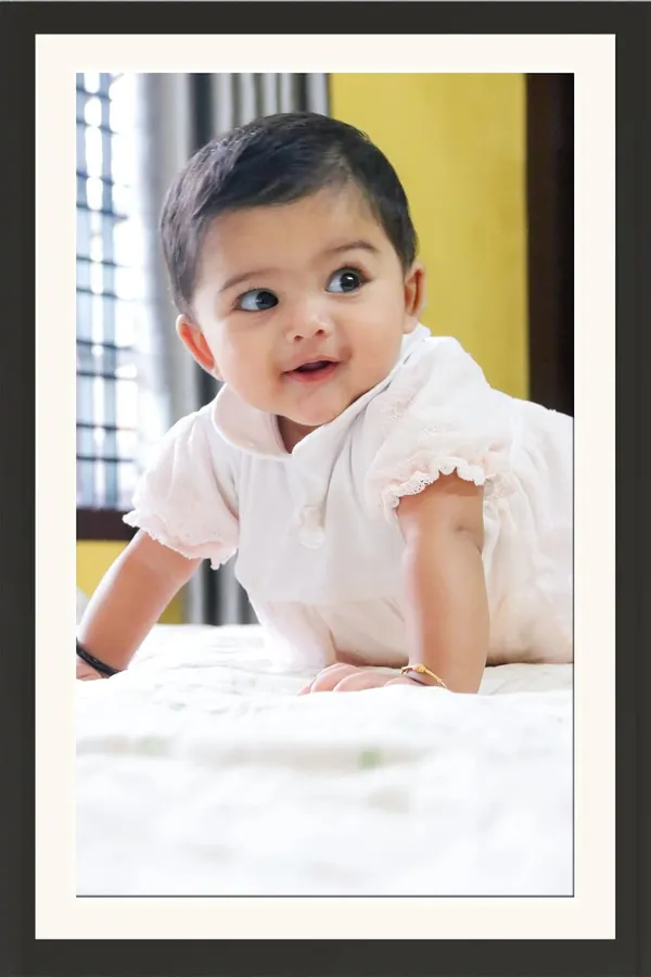 Cute_Baby_Photo_Frame_Crawling_White_Outfit_Wall_Art_Without_Glass