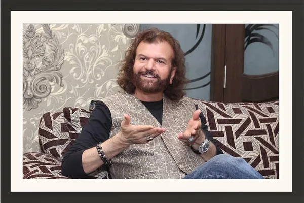 Hans_Raj_Hans_Photo_Frame_Without_Glass_–_Candid_Casual_Portrait_Wall_Art