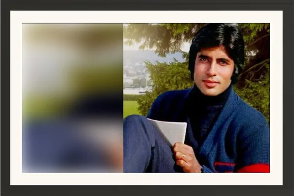 Amitabh_Bachchan_Photo_Frame_Without_Glass_–_Candid_Outdoor_Script_Reading_Moment