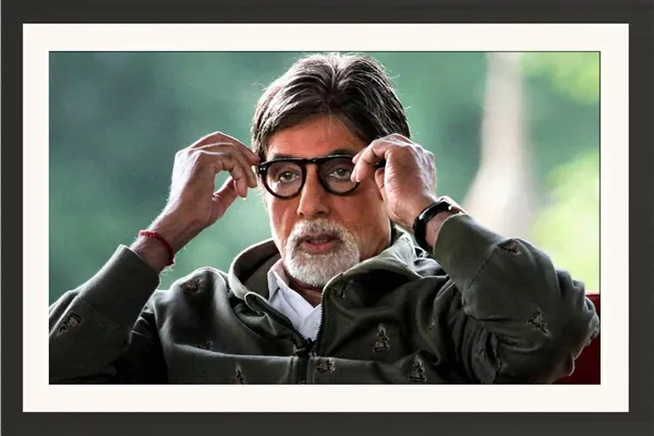 Amitabh_Bachchan_HD_Photo_Frame_Without_Glass_–_Candid_Outdoor_Portrait_Wall_Art