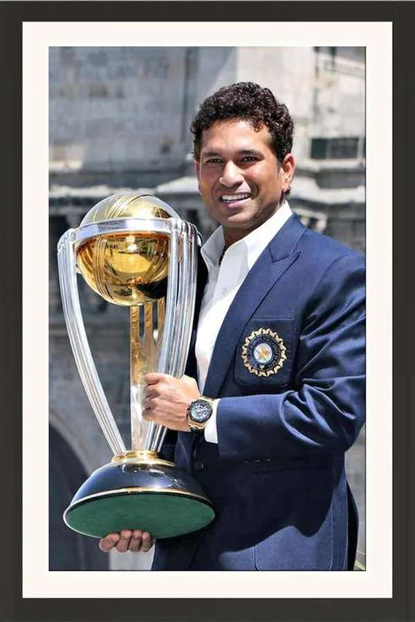 Sachin_Tendulkar_Recieving_Prophy_Framed_Photo_Without_Glass