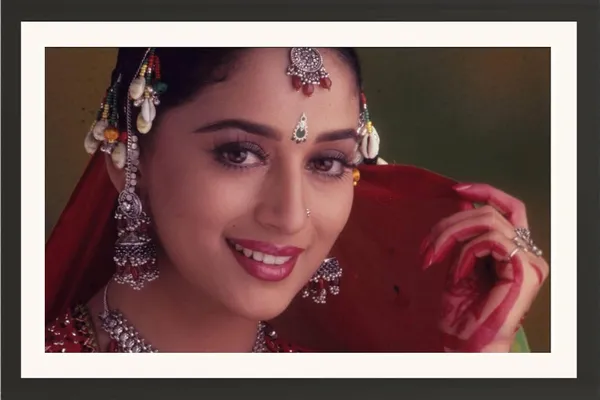 Madhuri_Dixit_Framed_Photo_Without_Glass