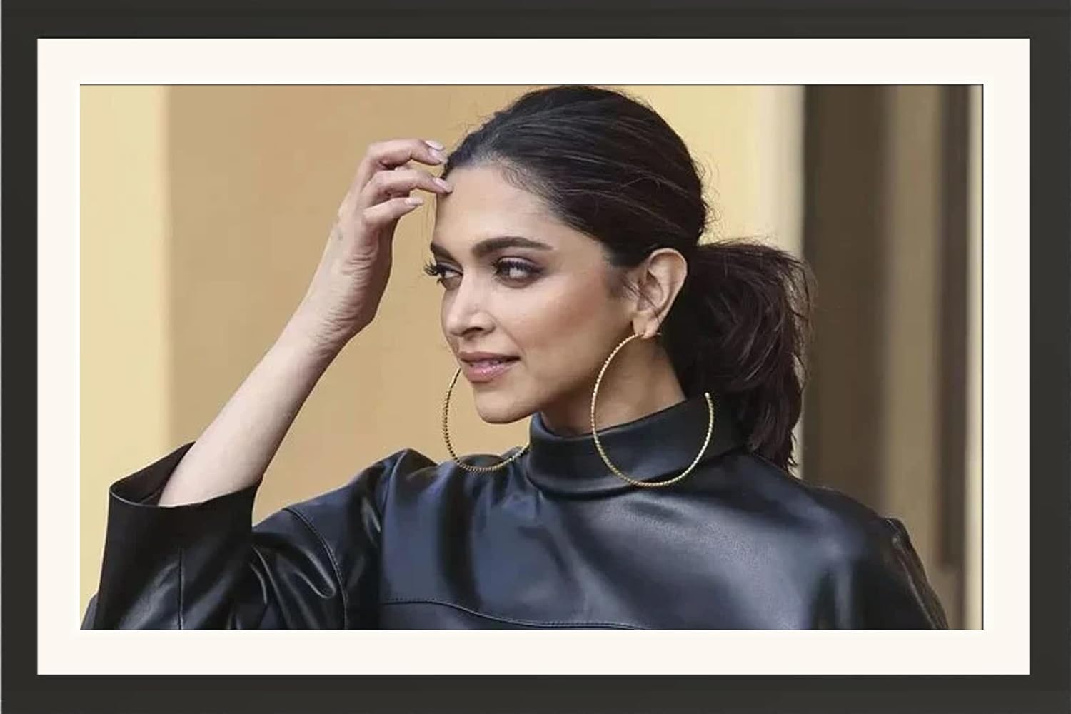 Deepika_Padukone_Framed_Photo_Print_Without_Glass