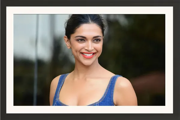 Deepika_Padukon_Wall_Hanging_Framed_Photo