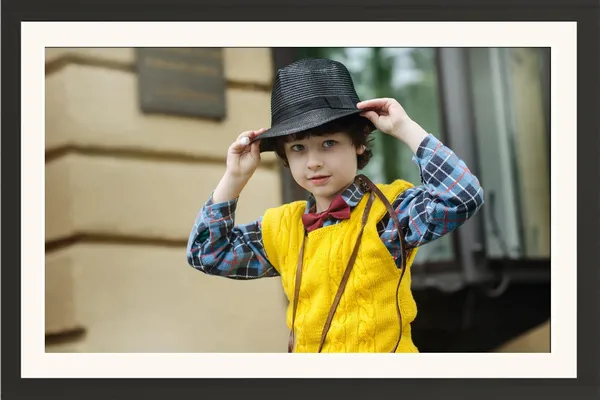 Cute_Kids_Photo_Frame_Stylish_Outdoor_Wall_Art_Without_Glass