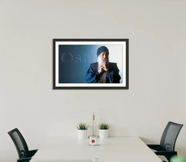 Bhagwan_Osho_Photo_Blue_Backdrop_Frame_Without_Glass