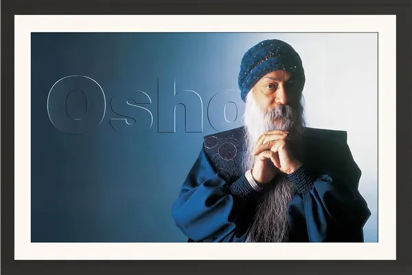 Bhagwan_Osho_Photo_Blue_Backdrop_Frame_Without_Glass