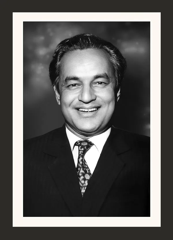 Mukesh_Photo_Frame_Without_Glass_–_Classic_Formal_Portrait_Wall_Art,_Legendary_Playback_Singer